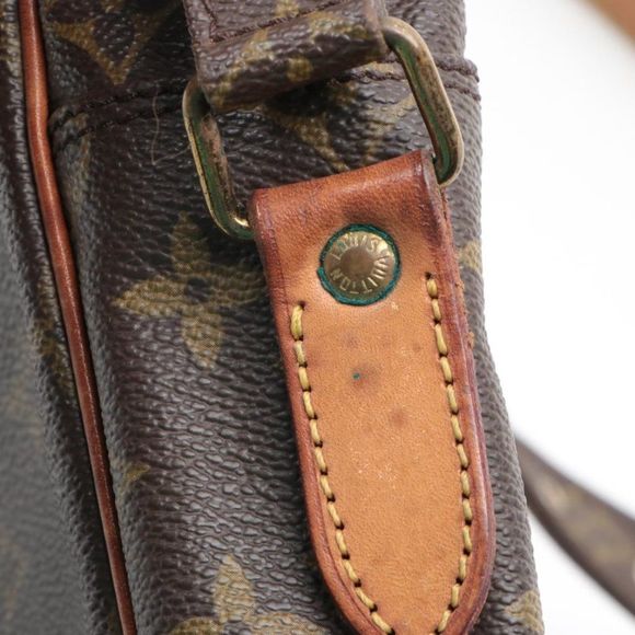 LOUIS VUITTON Danube GM Crossbody in Monogram Canvas and Vachetta Leather - Picture 11 of 12